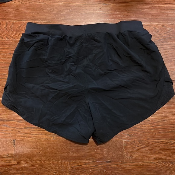 Under Armour Running Shorts - Picture 2 of 3